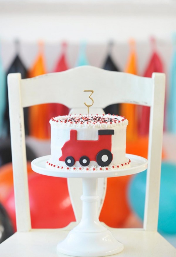 Contemporary-Train-Birthday-Party-Cake