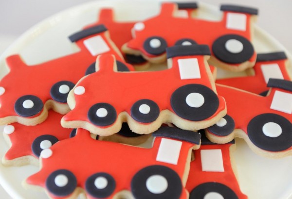 Contemporary-Train-Birthday-Party-Cookies