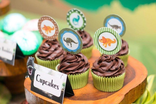 Dinosaur-Wonderland-Party-Cupcakes