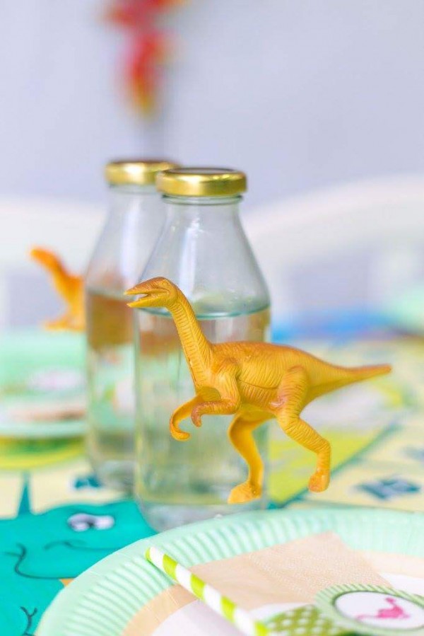 Dinosaur-Wonderland-Party-Yellow-Decoration
