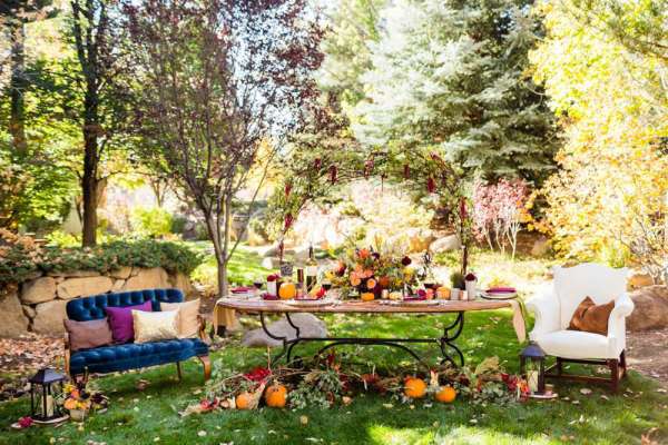 Colorful-Autumn-Outdoor-Party-Guest-Seating