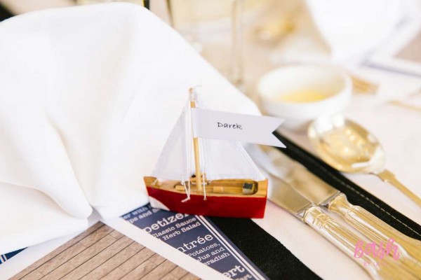 Modern-Nautical-Birthday-Party-Boat-Decor