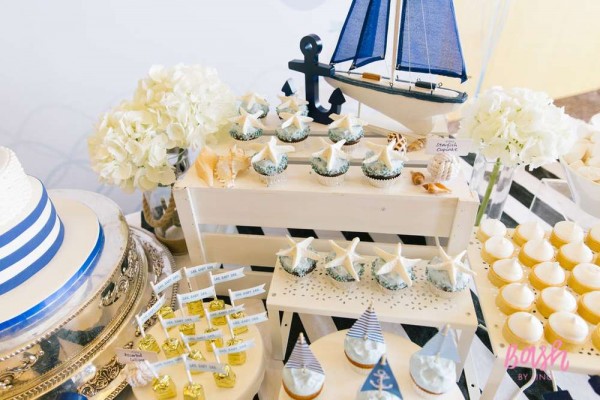 Modern-Nautical-Birthday-Party-Sailing-Decorations