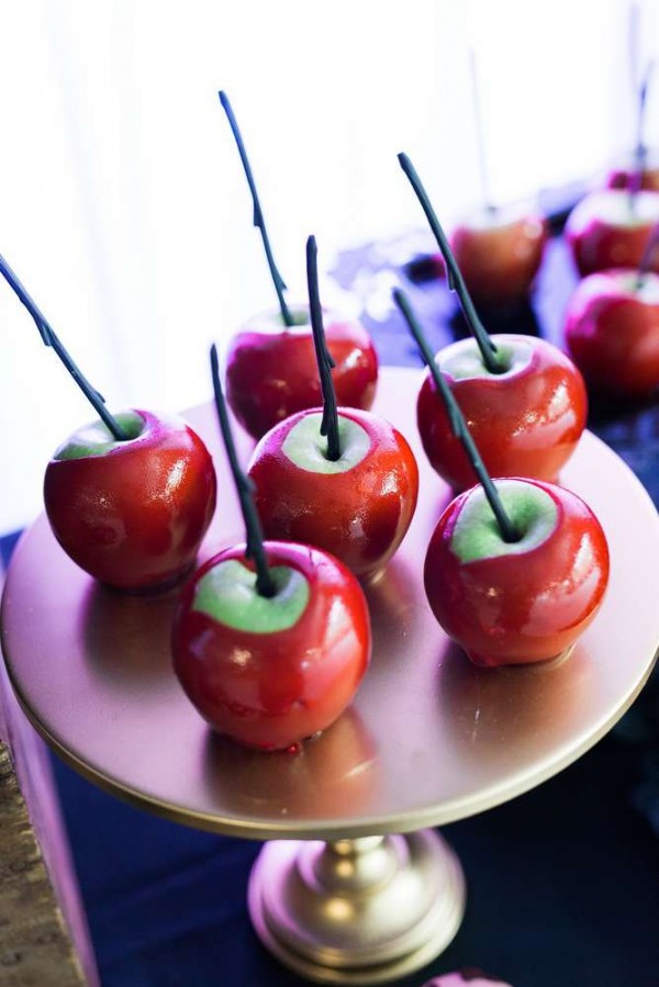 Spooky-Witches-Den-Party-Red-Candied-Apples
