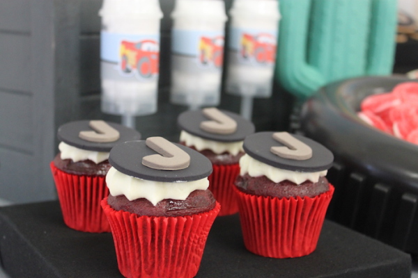 Cars-Desert-Inspired-Birthday-Party-Cupcakes