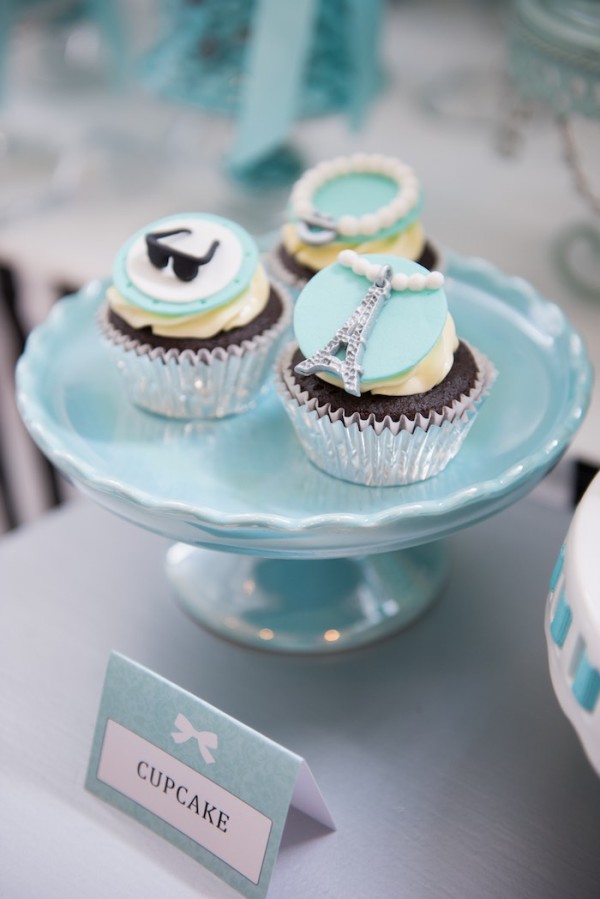 Modern-Breakfast-At-Tiffany’s-Inspired-Birthday-Party-Cupcakes