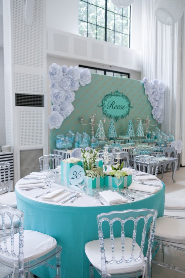 Modern-Breakfast-At-Tiffany’s-Inspired-Birthday-Party-Guest-Seating