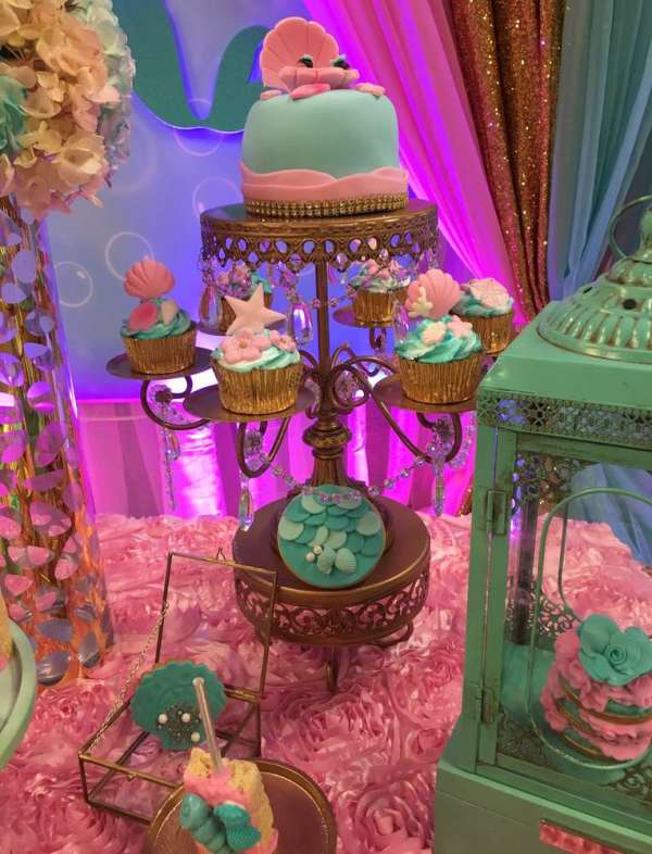 Twins-Under-the-Sea-Mermaid-Birthday-Party-Cupcakes