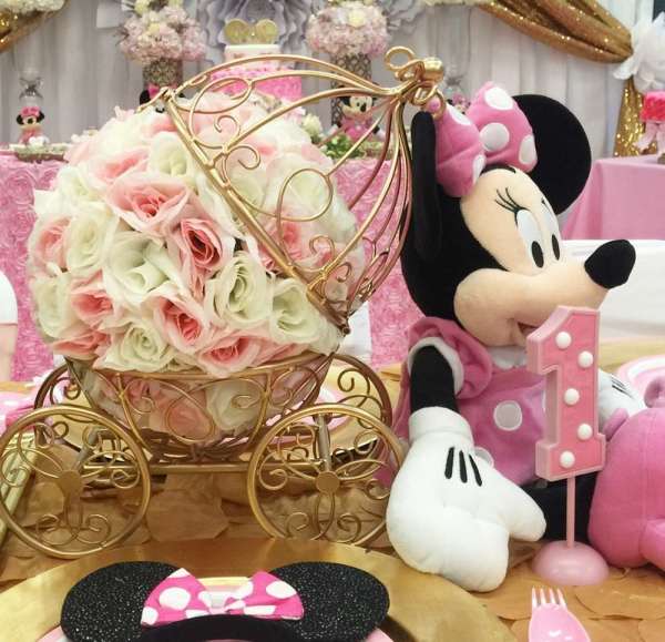 Charming-Minnie-Mouse-Birthday-Party-Carriage
