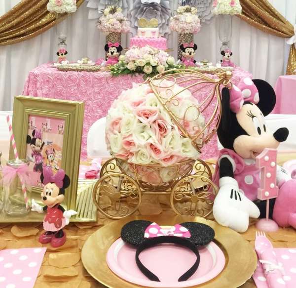Charming-Minnie-Mouse-Birthday-Party-Guest-Seating