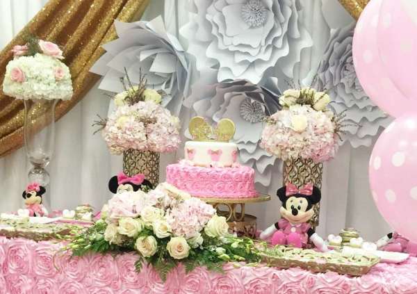 Charming-Minnie-Mouse-Birthday-Party-Snack-Layout