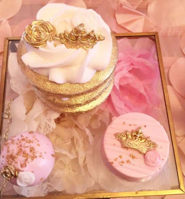 Golden-White-And-Pink-Princess-Birthday-Party-Treats