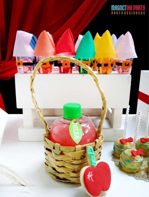 Sweet-Snow-White-Birthday-Party-Basket-Juice