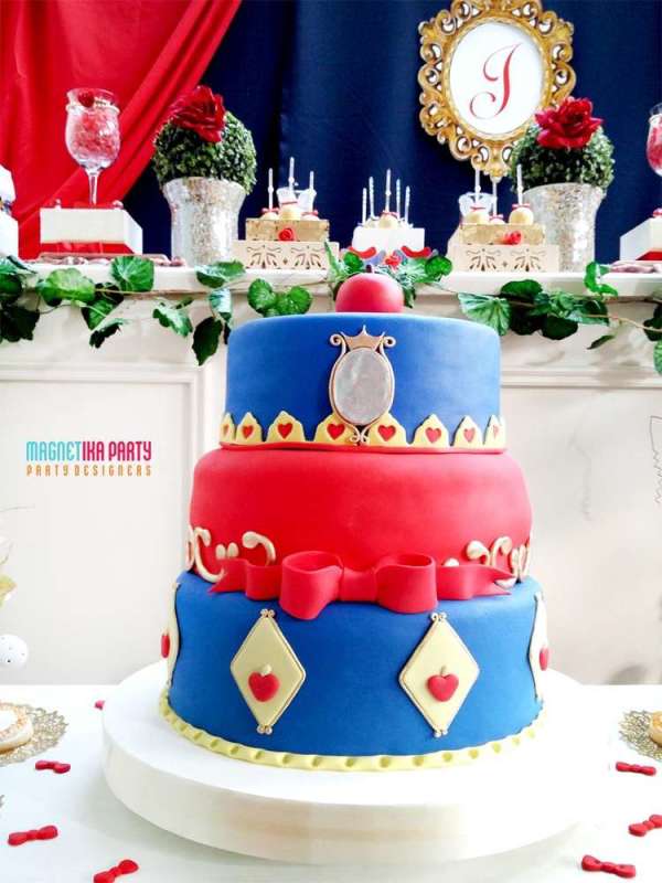 Sweet-Snow-White-Birthday-Party-Cake