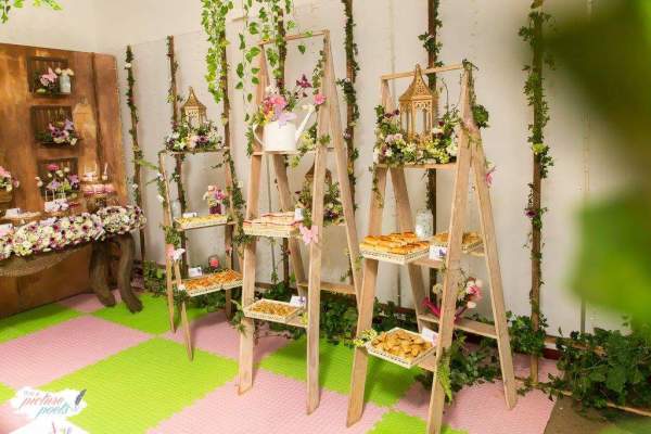 Enchanted-Garden-Birthday-Party-Snack-Stand