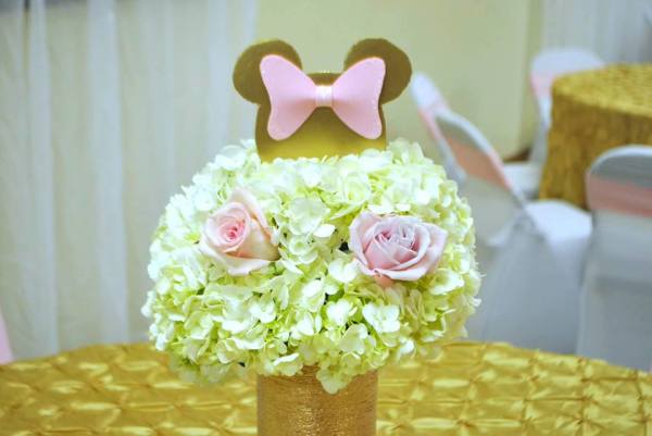 Dazzling- Minnie-Mouse-Birthday-Party-Flowers