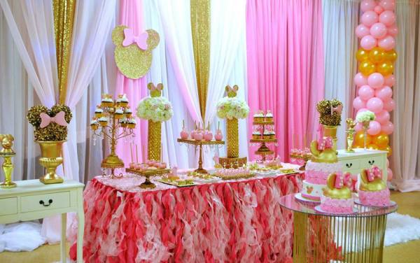 Dazzling- Minnie-Mouse-Birthday-Party-Treat-Stand
