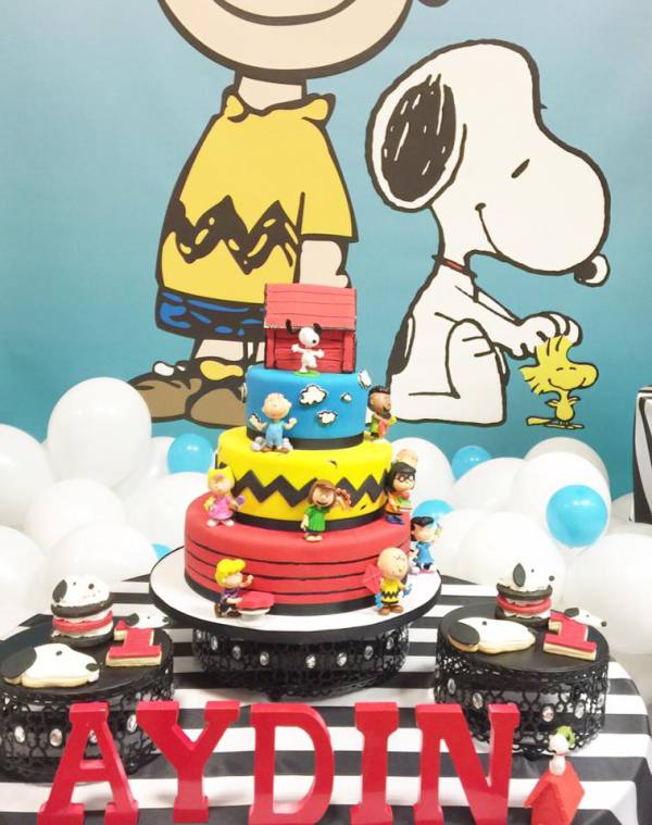 Snoopy-And-Pals-Birthday-Cake