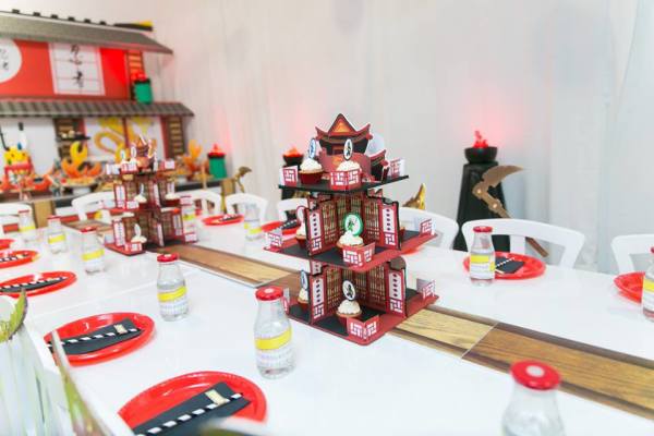 Double-Ninjago-Birthday-Party-Guest-Table