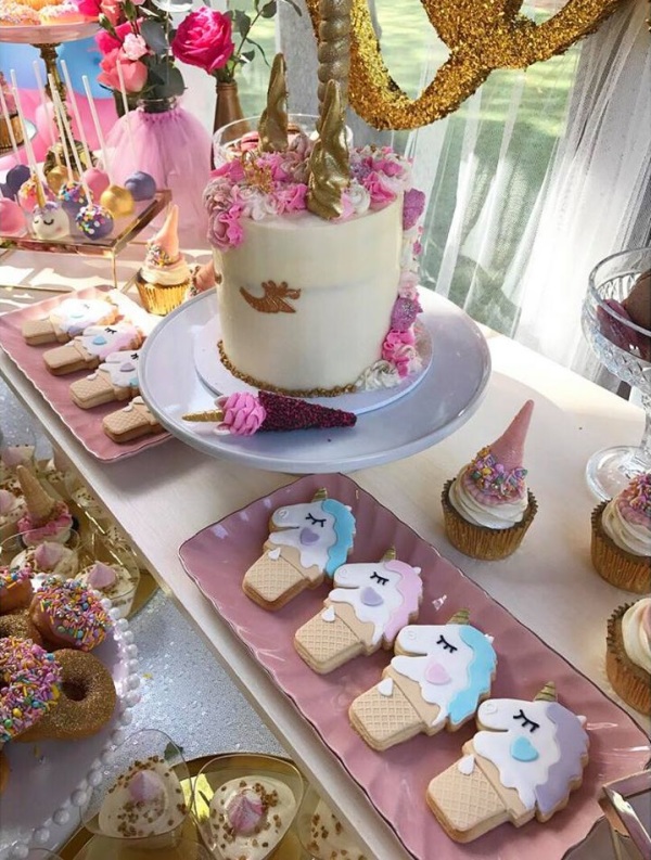 first-unicorn-birthday-party-cake-treats