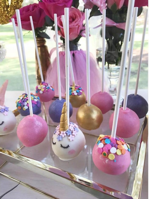 first-unicorn-birthday-party-cakepops