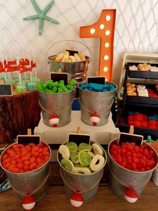 Bait-Shop-Birthday-Table-Candy-Pails