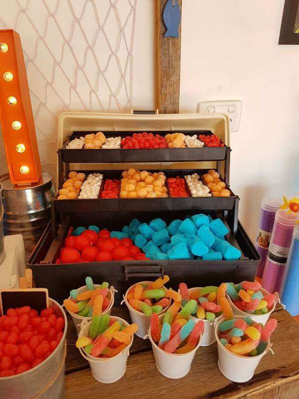 Bait-Shop-Birthday-Table-Candy-Tacklebox