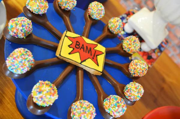 Ka-Pow-Superhero-Birthday-Cakepops