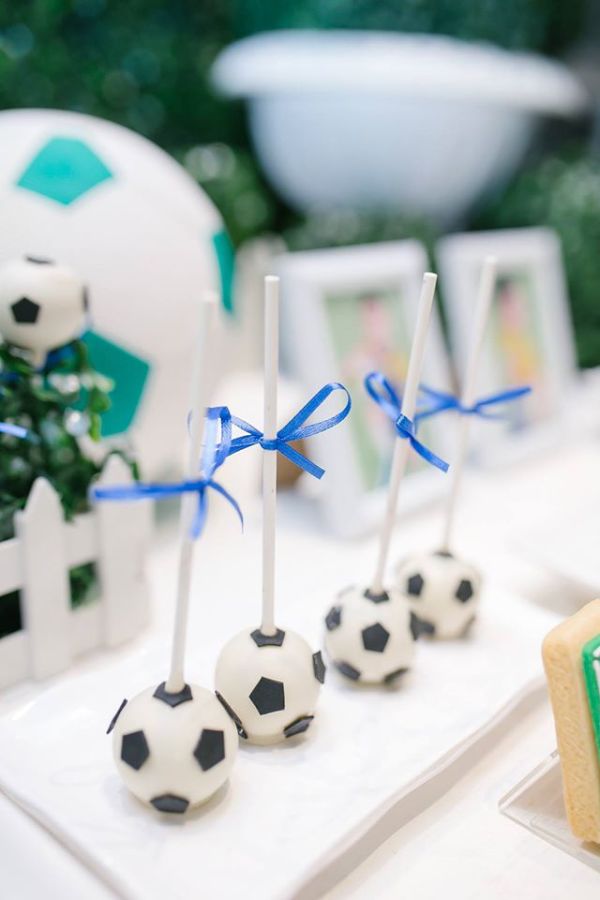 Modern-Soccer-Club-Party-Cakepops