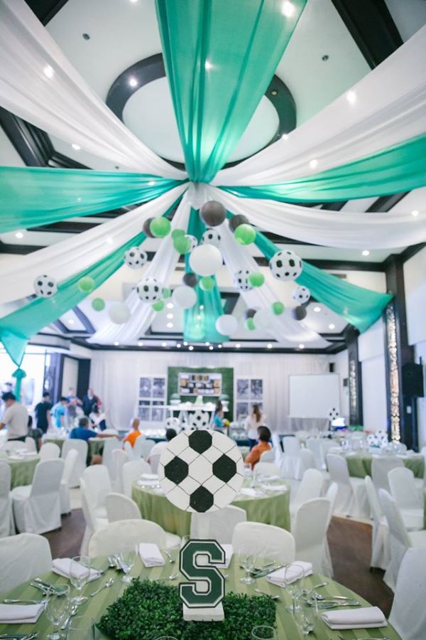 Modern-Soccer-Club-Party-Ceiling-Balloons