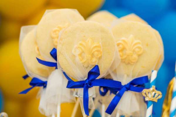 Blue-And-Yellow-Royal-Prince-Birthday-Lollipops