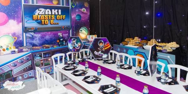 Galactic-Birthday-Celebration-Guest-Tables