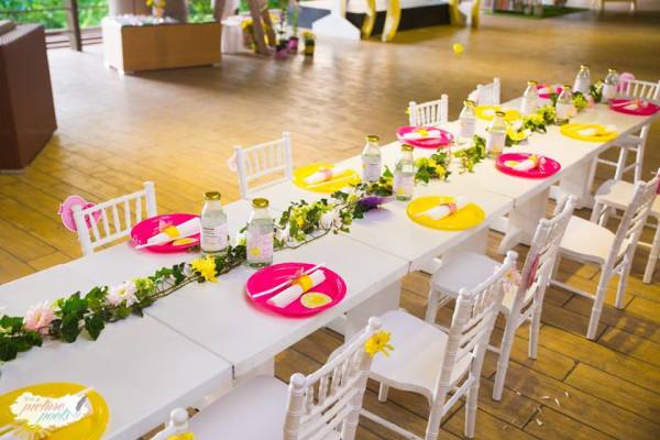 Whimsical-You-Are-My-Sunshine-Birthday-Guest-Tables