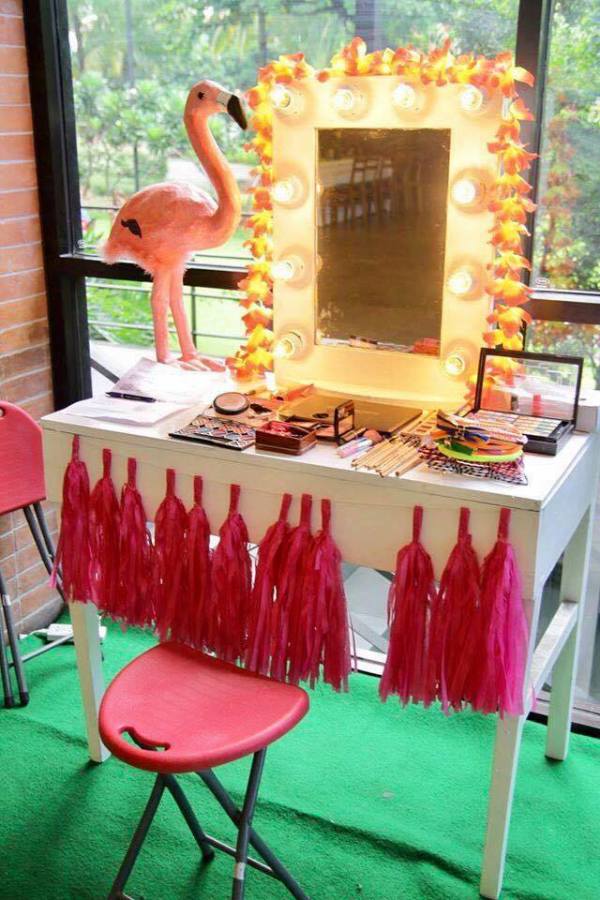 Tropical-Safari-Flamingo -Party-Makeup-Table