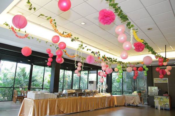 Tropical-Safari-Flamingo -Party-Pom-Decorations