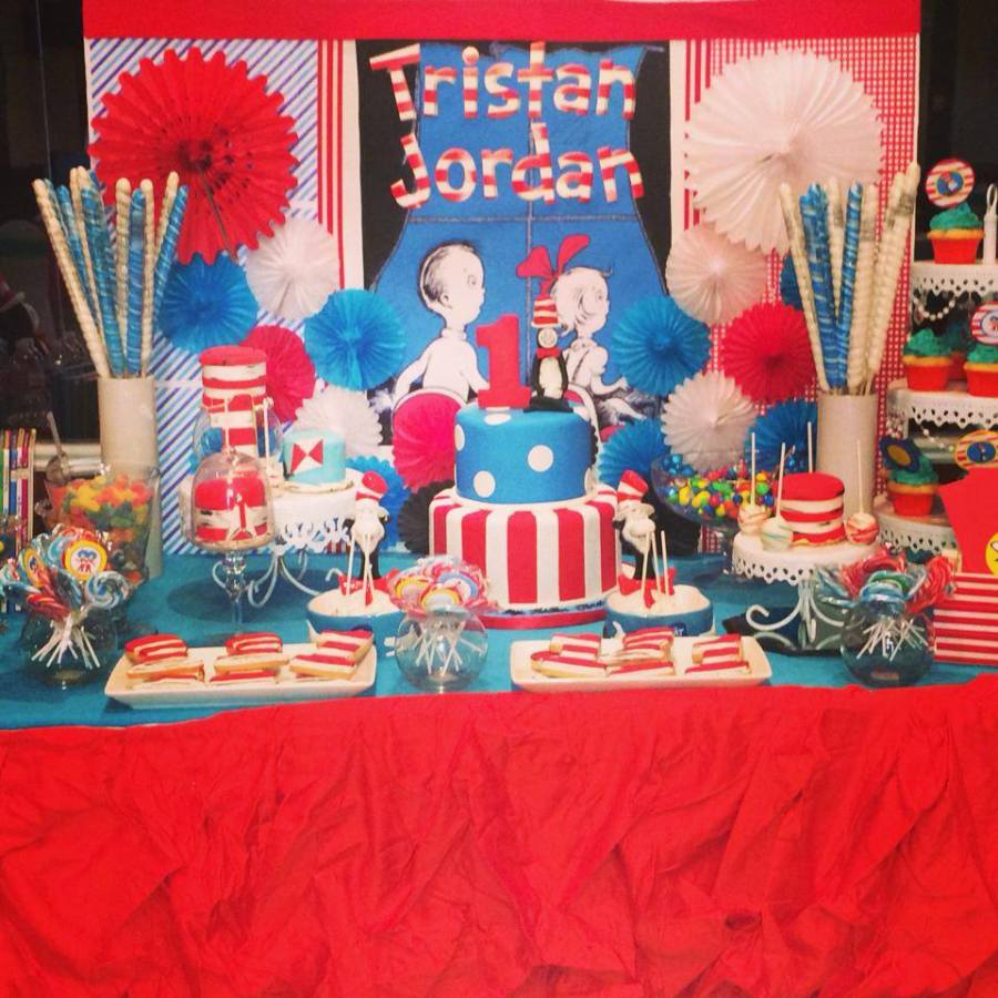 Dr.-Seuss-Birthday-Party-Dessert-Table