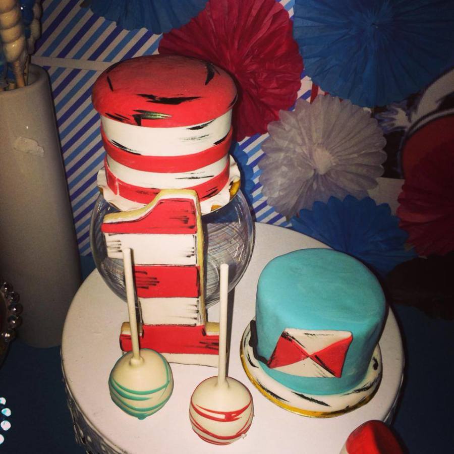 Dr.-Seuss-Birthday-Party-Mini-Cakes