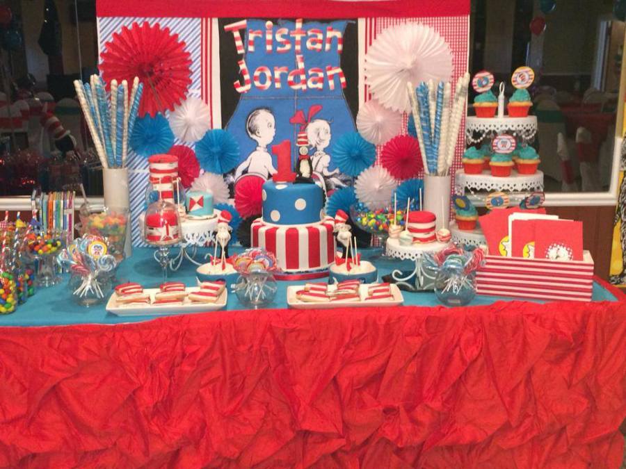 Dr.-Seuss-Birthday-Party-Treat-Table