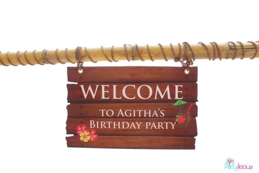 Tropical-Summer-Beach-Party-Welcome-Sign