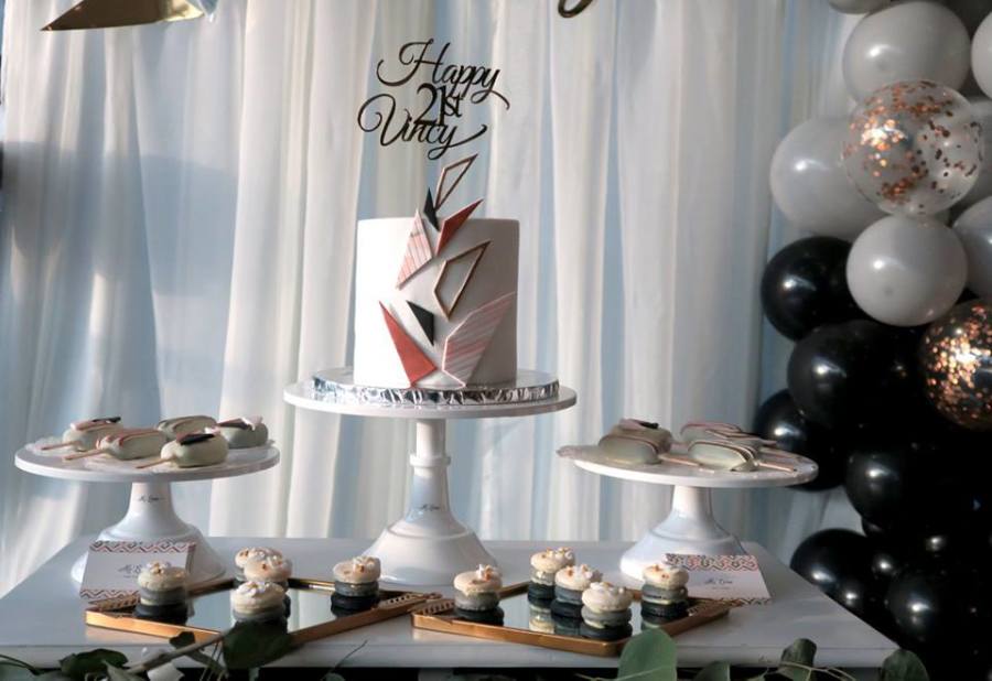 Contemporary-Geometrical-Birthday-Party-Desserts