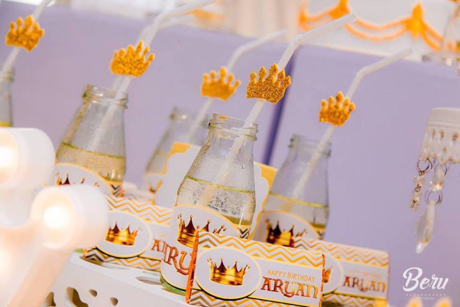 Fresh-Royal-Birthday-Party-Beverage-Containers