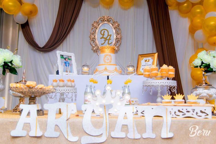 Fresh-Royal-Birthday-Party-Dessert-Table