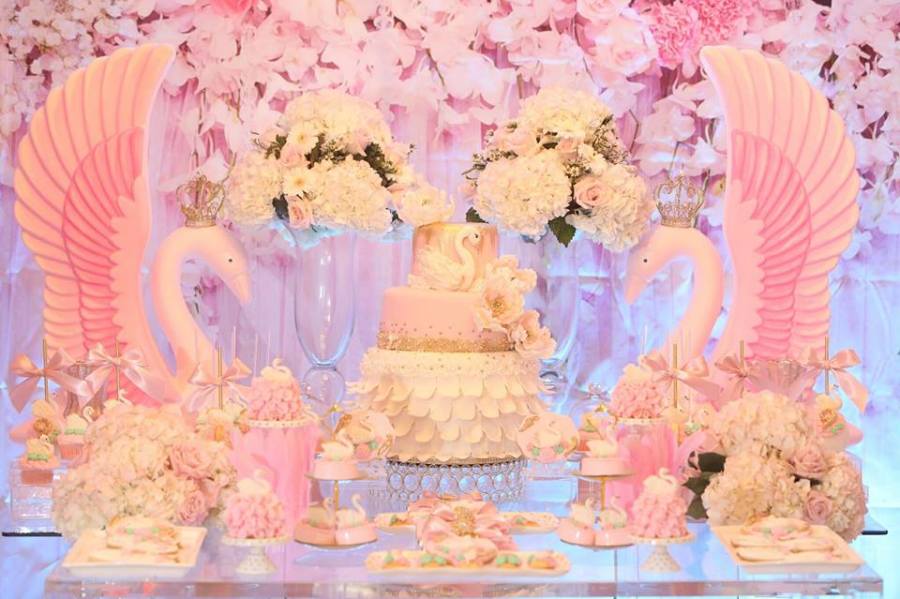 Pink-Swan-Themed-Birthday-Party-Dessert-Table