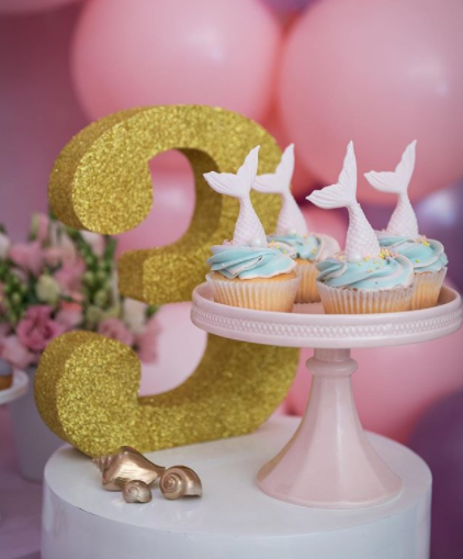 mermaid party cupcakes with tails and pearls