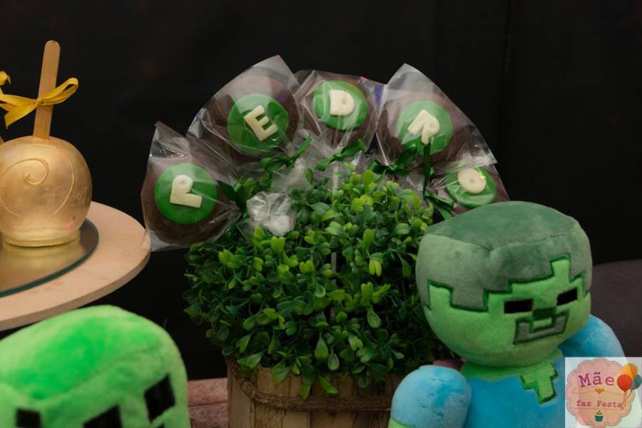 Modern-Minecraft-Birthday-Party-Bush