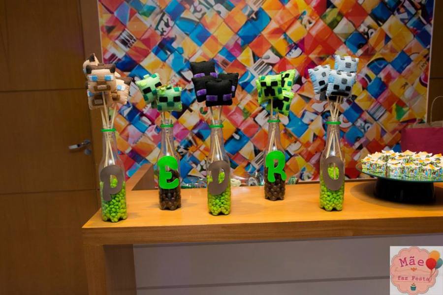 Modern-Minecraft-Birthday-Party-Cube-Toppers