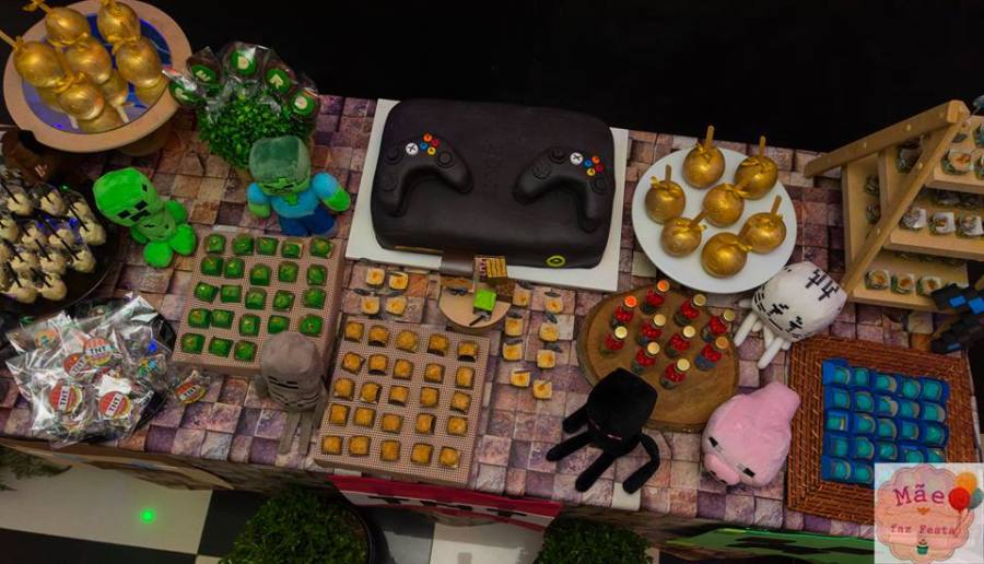 Modern-Minecraft-Birthday-Party-Treat-Snack-Table