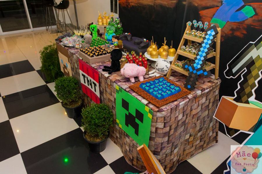 Modern-Minecraft-Birthday-Party-Treat-Table