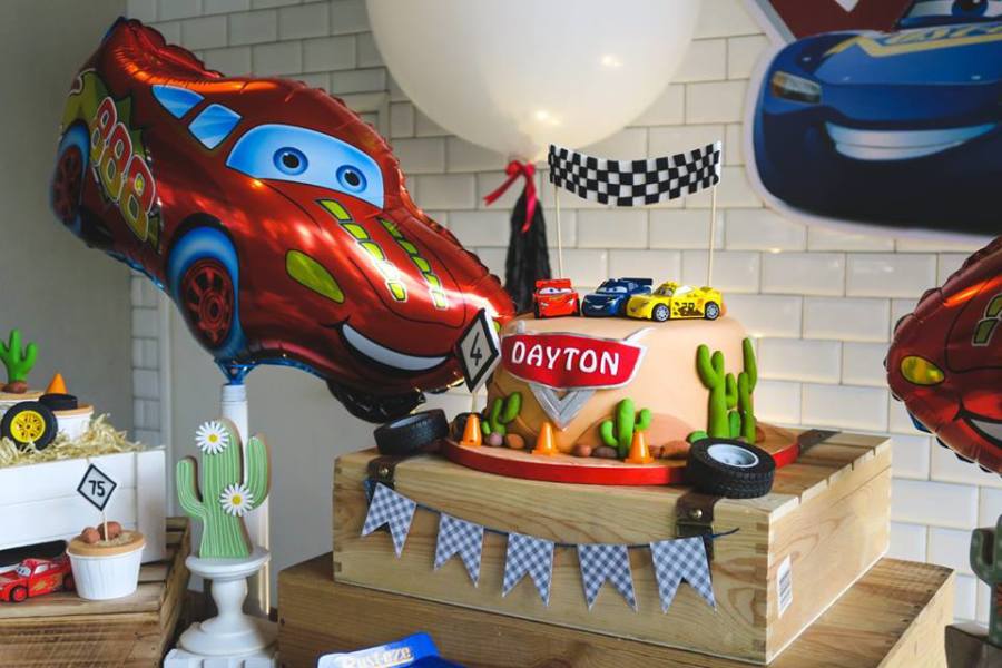 Speedy-Lightning-McQueen-Birthday-Party-Balloons