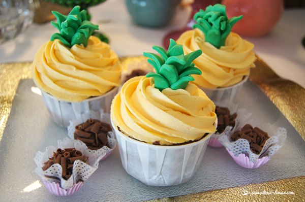 tropical pineapple cupcakes